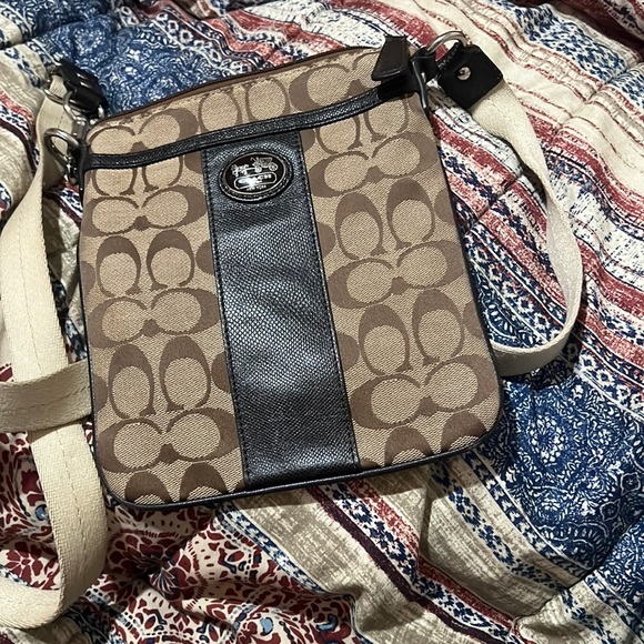 Coach Legacy Brown Swingpack Crossbody - Picture 1 of 6